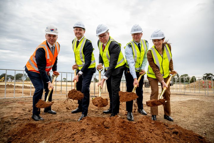 Construction begins on a military aircraft hangar in SA